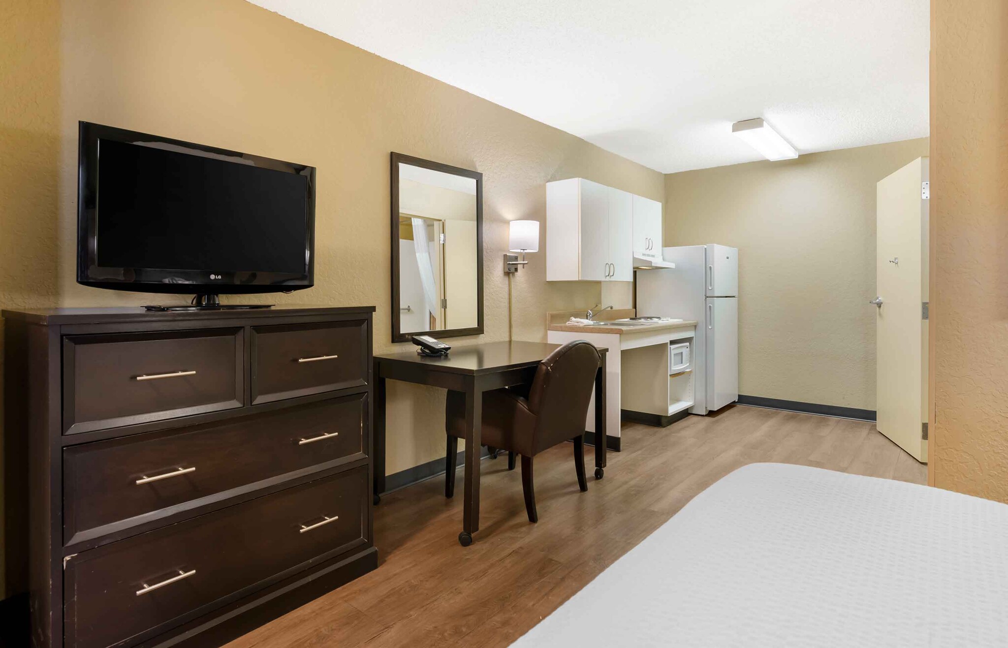 Building Photo - Furnished Studio-Roanoke - Airport