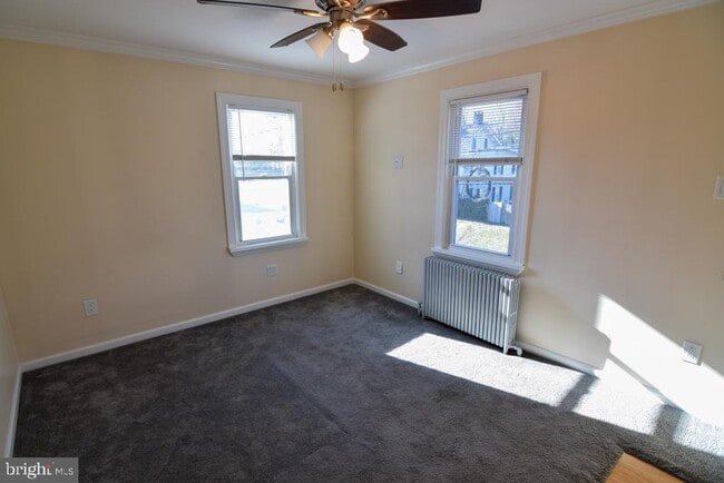 Building Photo - 1071 W Bristol Rd