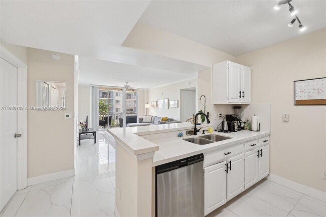 Building Photo - 2665 SW 37th Ave