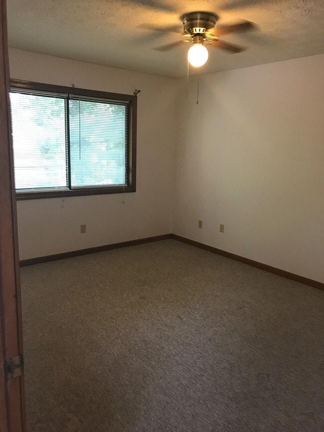 Building Photo - Willow Bend Beauty