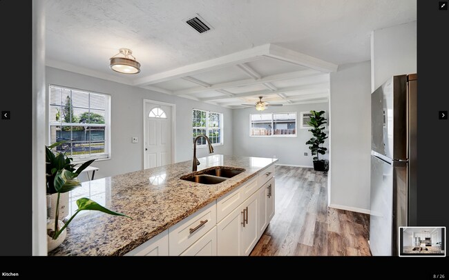 Building Photo - 317 SW 12th Ave