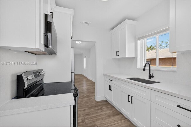 Building Photo - 1801 SW 5th St