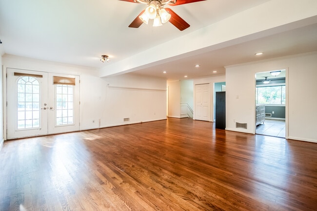 Building Photo - 5003 Stewart Ct