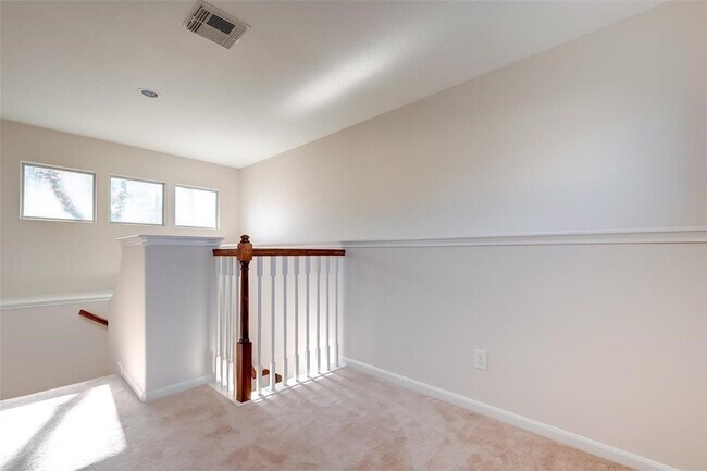 Building Photo - 34 N Longsford Cir