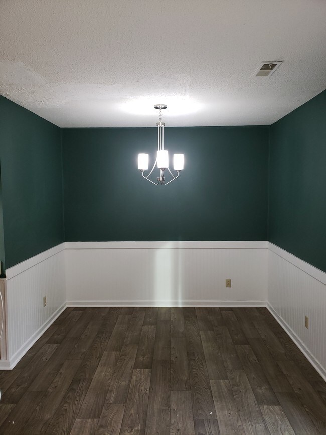 dining area - 4411 Kaplan Dr
