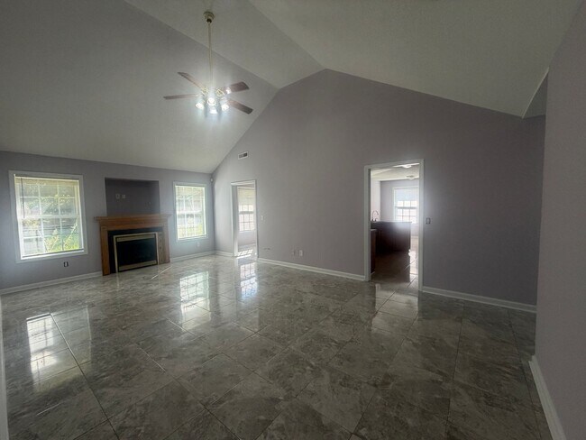 Building Photo - 3560 Oleander Dr