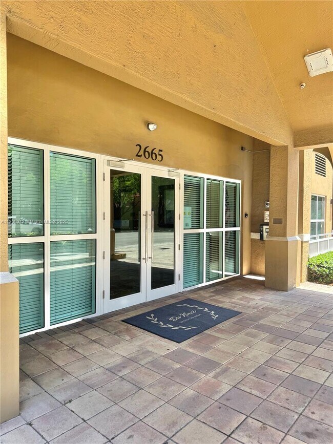 Building Photo - 2665 SW 37th Ave