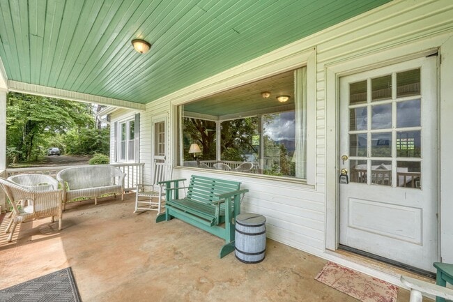 Building Photo - 131 Wonderview Dr
