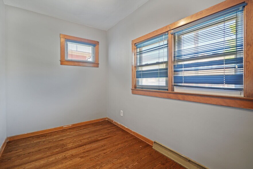Bedroom - 1411 Goold St