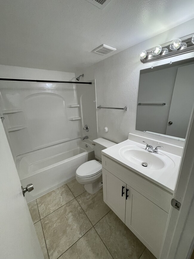 Building Photo - 6316 N 47th Ave