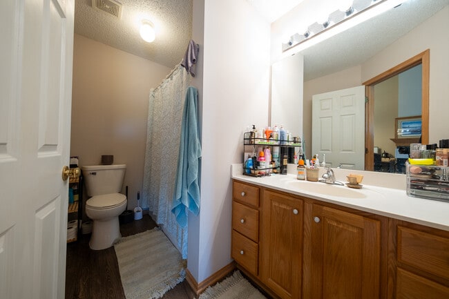 Building Photo - 8772 Coburn Ct