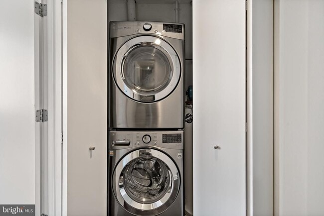 Building Photo - 1101 Locust St