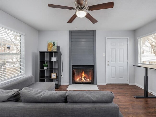 Building Photo - 3004 Speedway