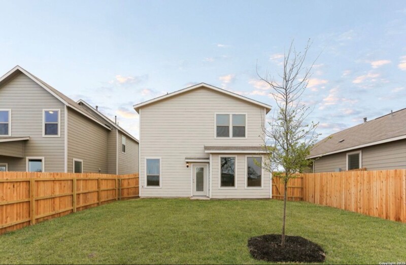 Building Photo - 401 W Commerce St