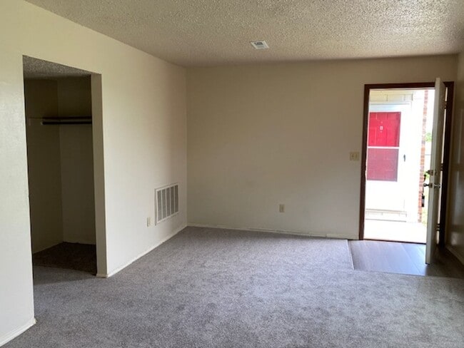 Building Photo - 67 Bellevue Dr