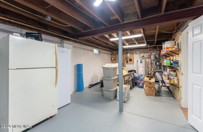 Building Photo - 1597 N Bay Ave