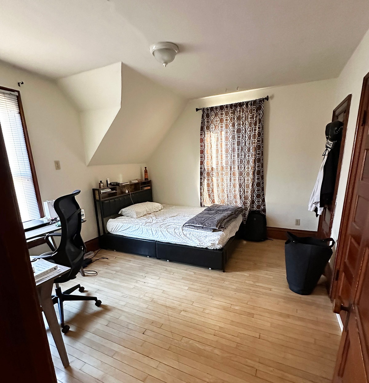 Building Photo - 217 S Mills St