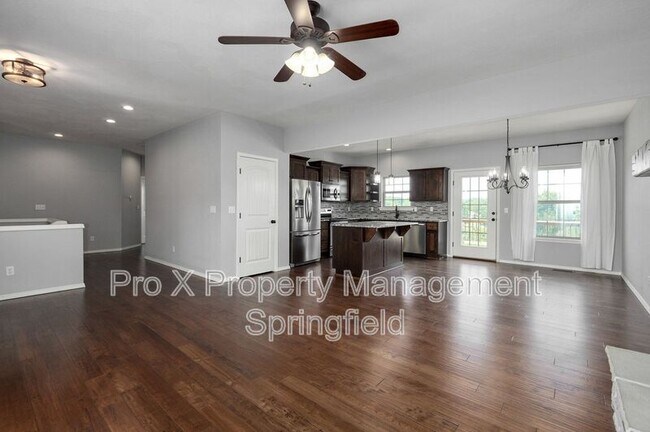 Building Photo - 1503 E Fairwind