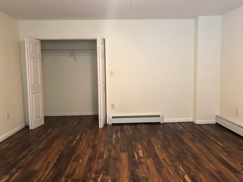 Building Photo - 1609 US-9W