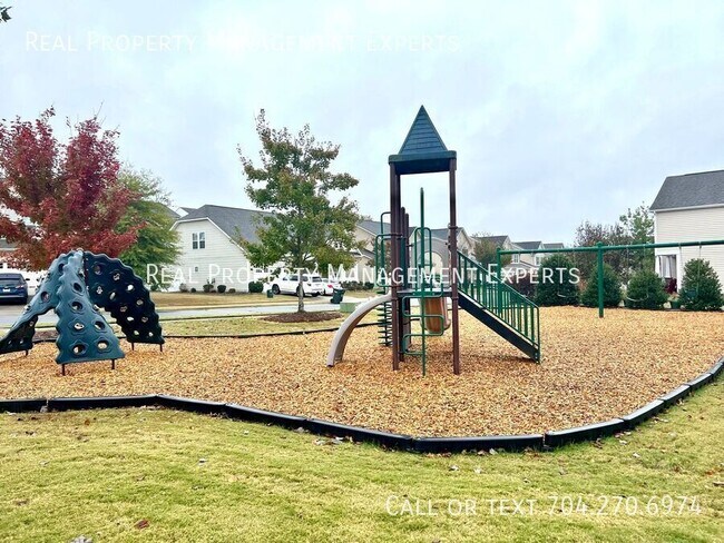 Building Photo - 1243 Farm Branch Dr SW