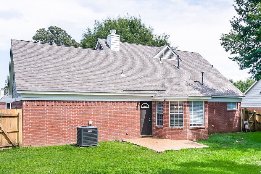 Building Photo - 40 Center Oak Dr