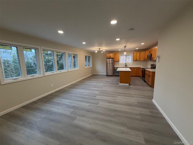 Building Photo - 16 Cornwall Ln