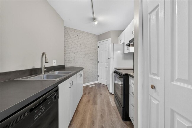 Building Photo - 2223 Rutger St.