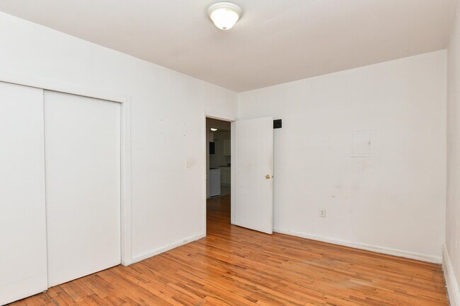 Building Photo - 217 10th St