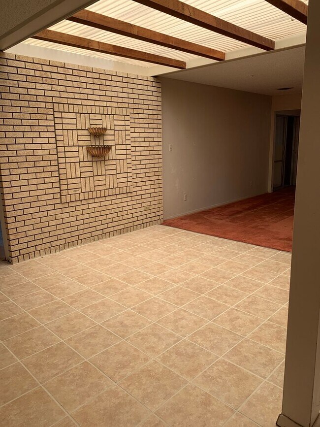 Building Photo - 1640 Courtland Cir