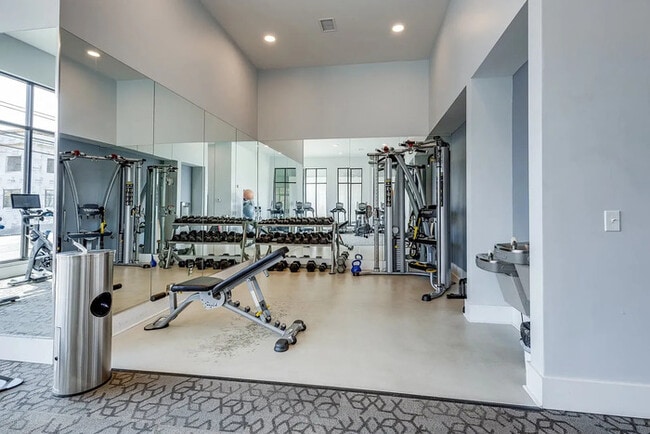 Building Photo - Stylish Updated Apartment Minutes from Downtown