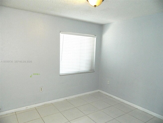 Building Photo - 899 Crystal Lake Dr