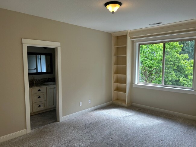 Building Photo - One Level and Backs To Greenspace