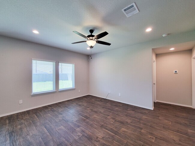 Building Photo - The price is right and the location is even better! Take a look TODAY at this like-new, 3/2, open...