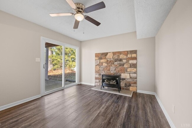 Building Photo - 117 Settlement Dr