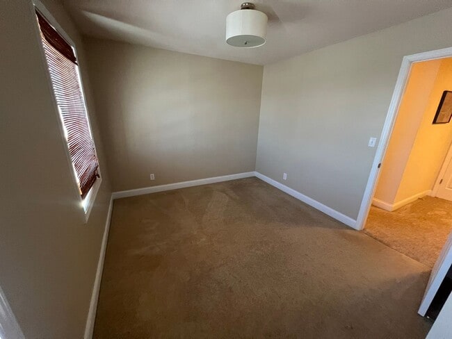 Building Photo - Great family home next door to Edwards Elementary in west Ames-4 bedroom 3 1/2 baths, 2 car garag...