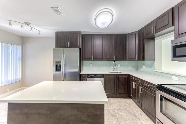 Building Photo - 660 Coventry St