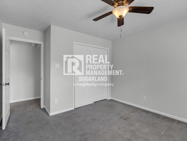 Building Photo - Executive Living in the Heart of Sugar Land