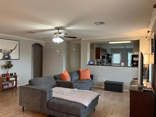 Building Photo - 1034 W South St