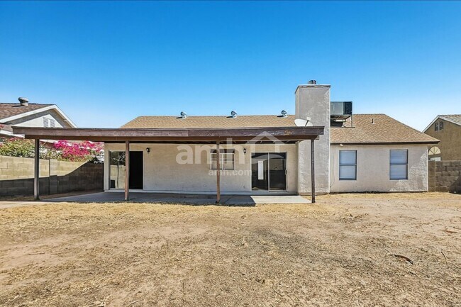 Building Photo - 5553 W Shangri-la Rd