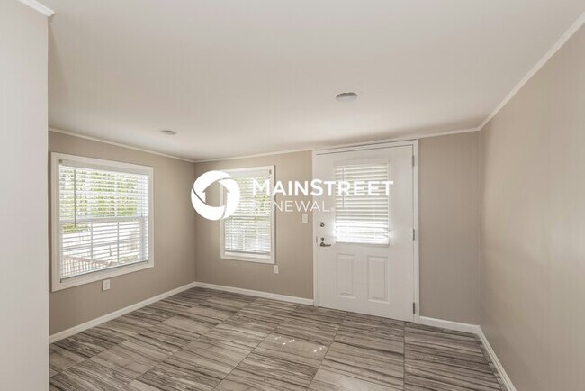 Building Photo - 4 Bedroom Pet-Friendly Home in Birmingham, AL with Main Street Renewal