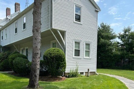 Primary Photo - 352 Thoreau St