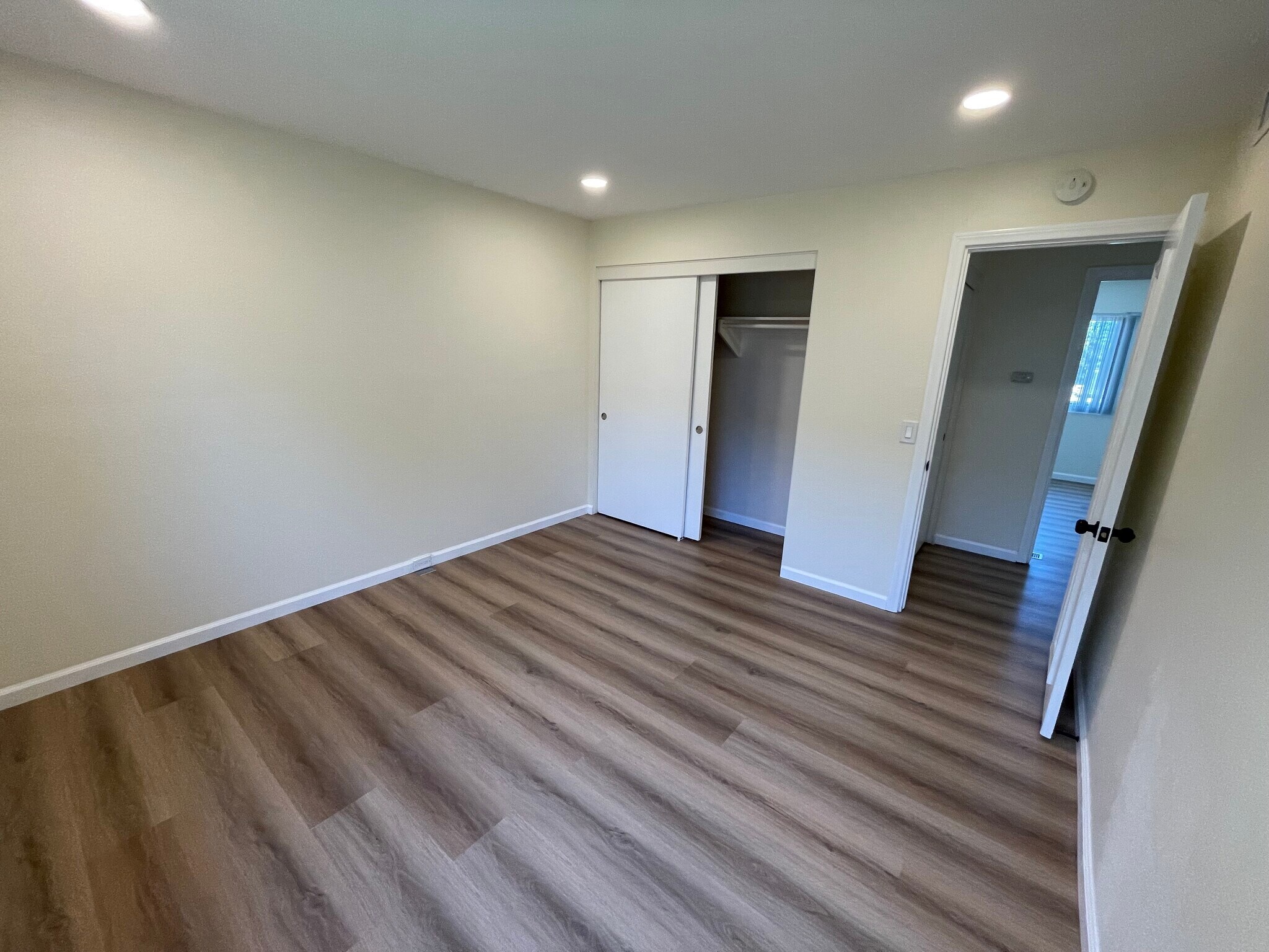 Building Photo - 8645 Mellmanor Drive