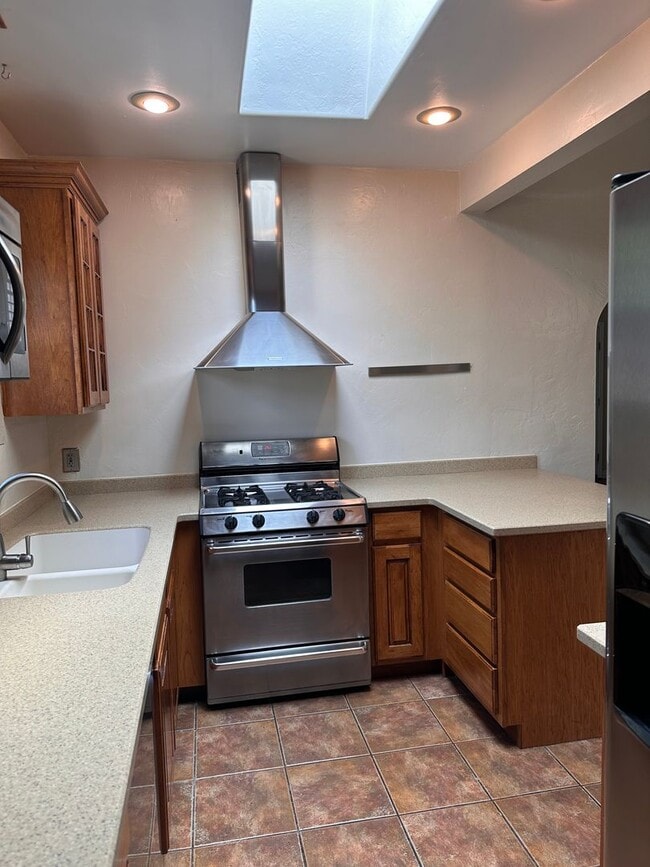 Building Photo - *** COMING SOON***3 Bedroom 1 1/4 Bath Hom...