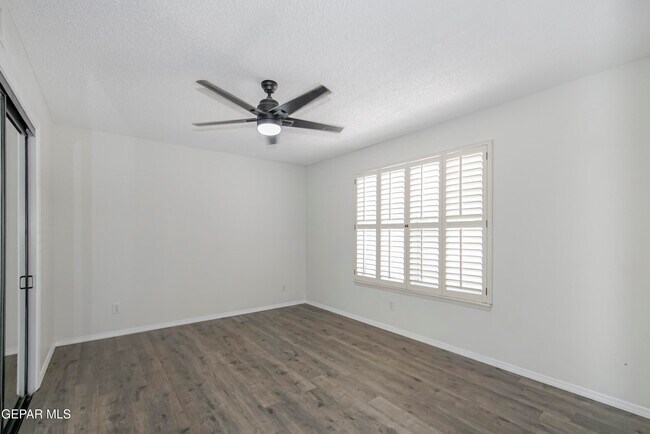 Building Photo - 6529 Jim De Groat Dr