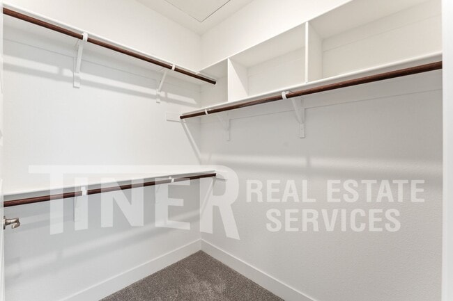 Building Photo - 2231 Oswego St