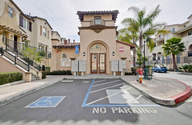 Building Photo - Sought-after Multi-level Home Near Great Mall!