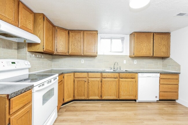 Building Photo - Eagle Lake Duplex