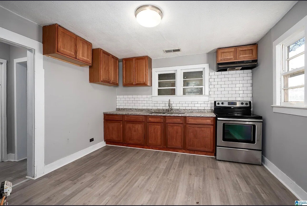 Building Photo - 1825 18th St Ensley