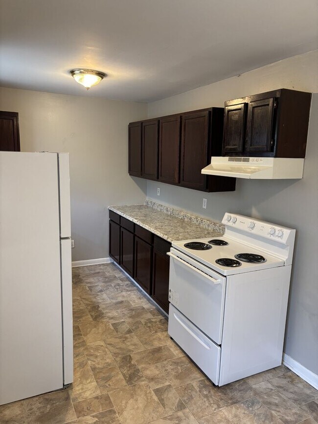Building Photo - Cassville Oaks Apartments