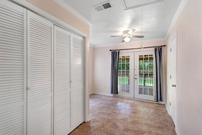 Building Photo - Lovely Brick 3 Bed/1 Bath Home w/ Large Covered Deck Back Porch w/ Fully-Fenced Yard